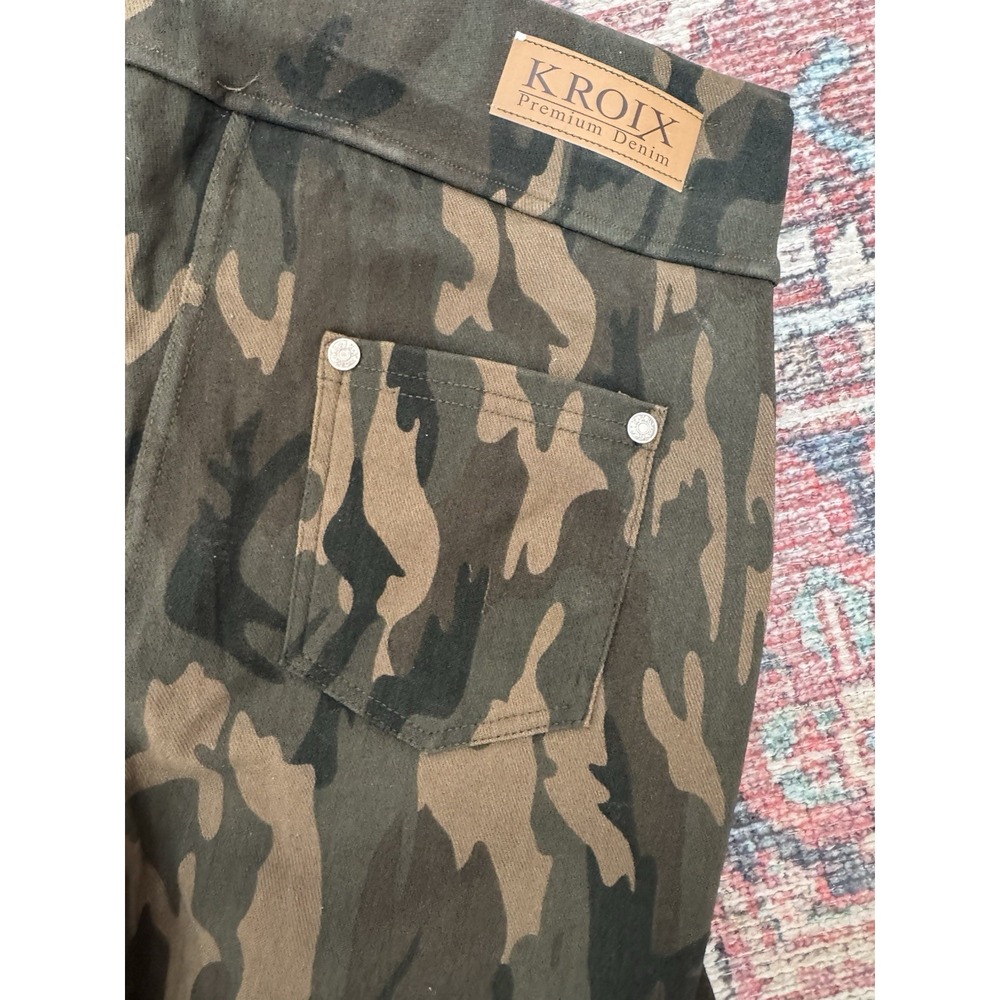 Kroix Premium Denim Size Women's S/M‎ Olive Green Animal Print Leggings Buttons - Picture 2 of 8
